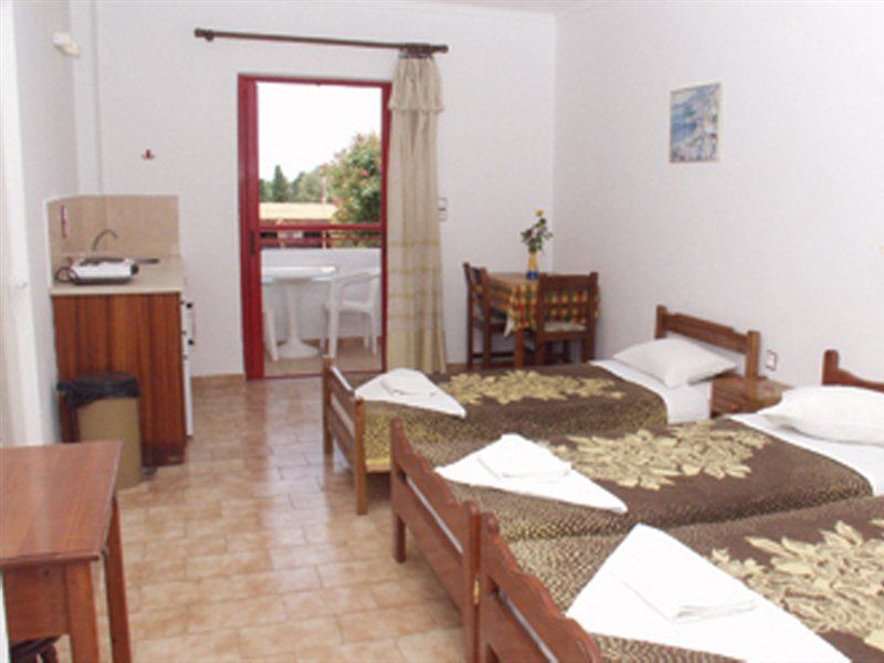 Sandys Studios Apartments And Log Villas Psalidi  Exteriér fotografie