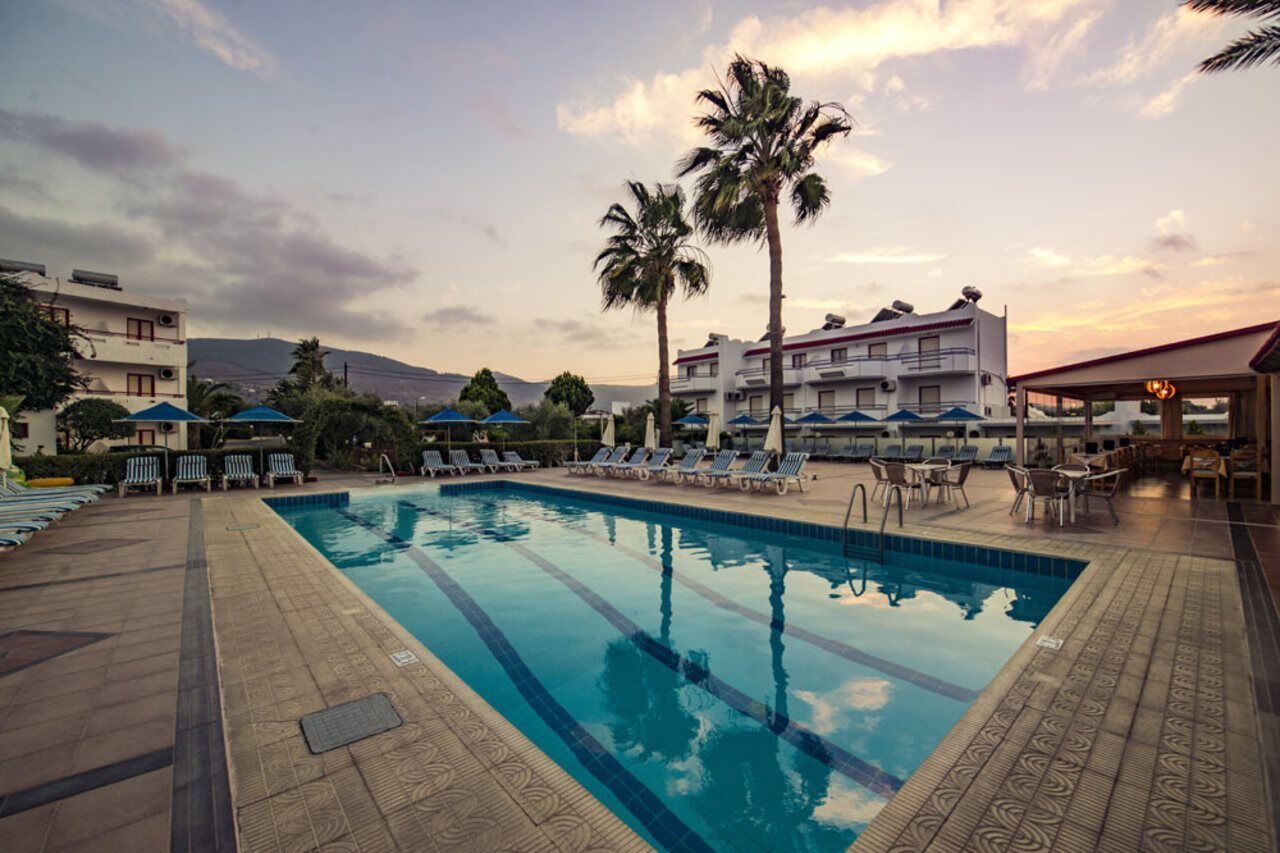 Sandys Studios Apartments And Log Villas Psalidi  Exteriér fotografie